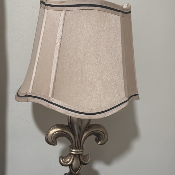 MACY’S - Elegant Tan Table Lamp set with shades - Picture 6 of 8